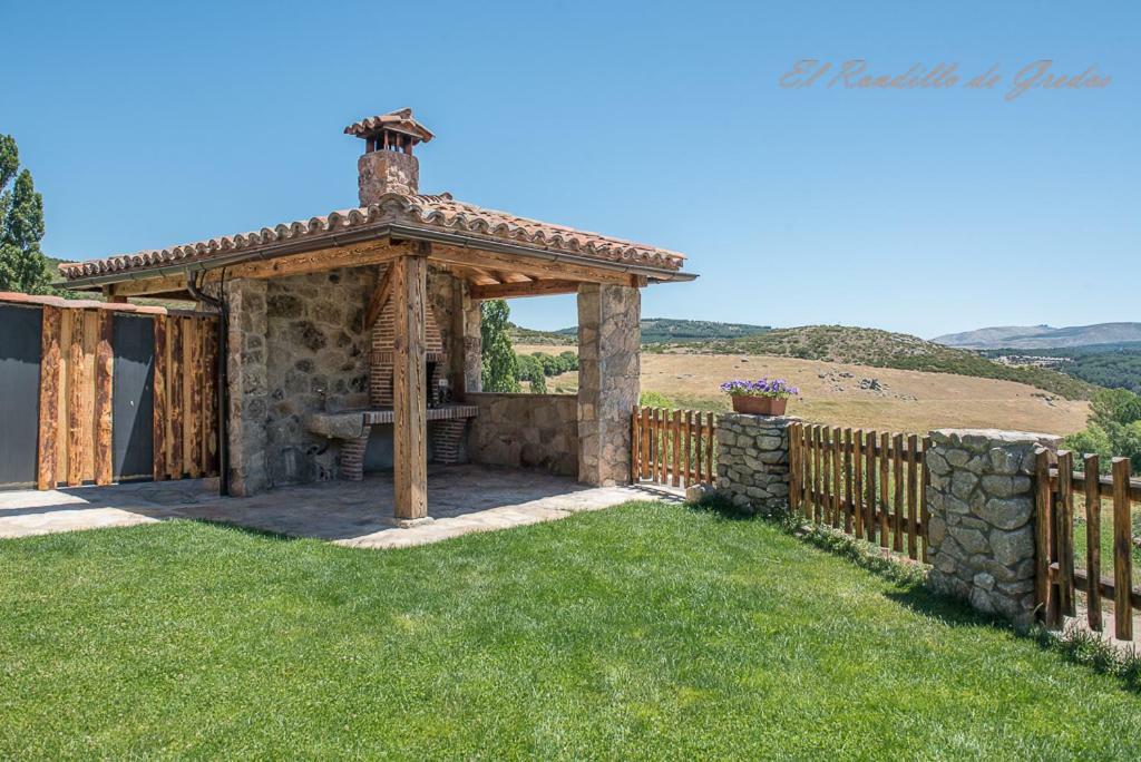 Гостевой дом El Rondillo De Gredos Ойос-дель-Кольядо Экстерьер фото
